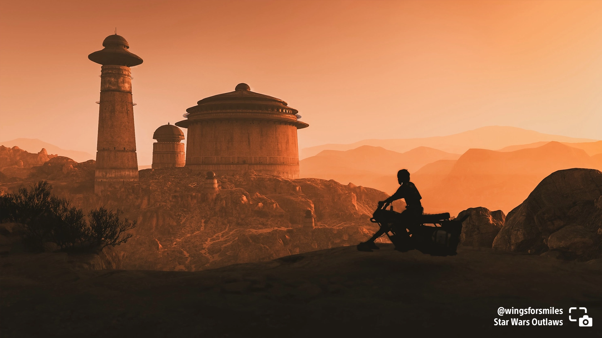 A silhouette of a rider on a bike against a desert landscape in Star Wars Outlaws, showcasing gaming